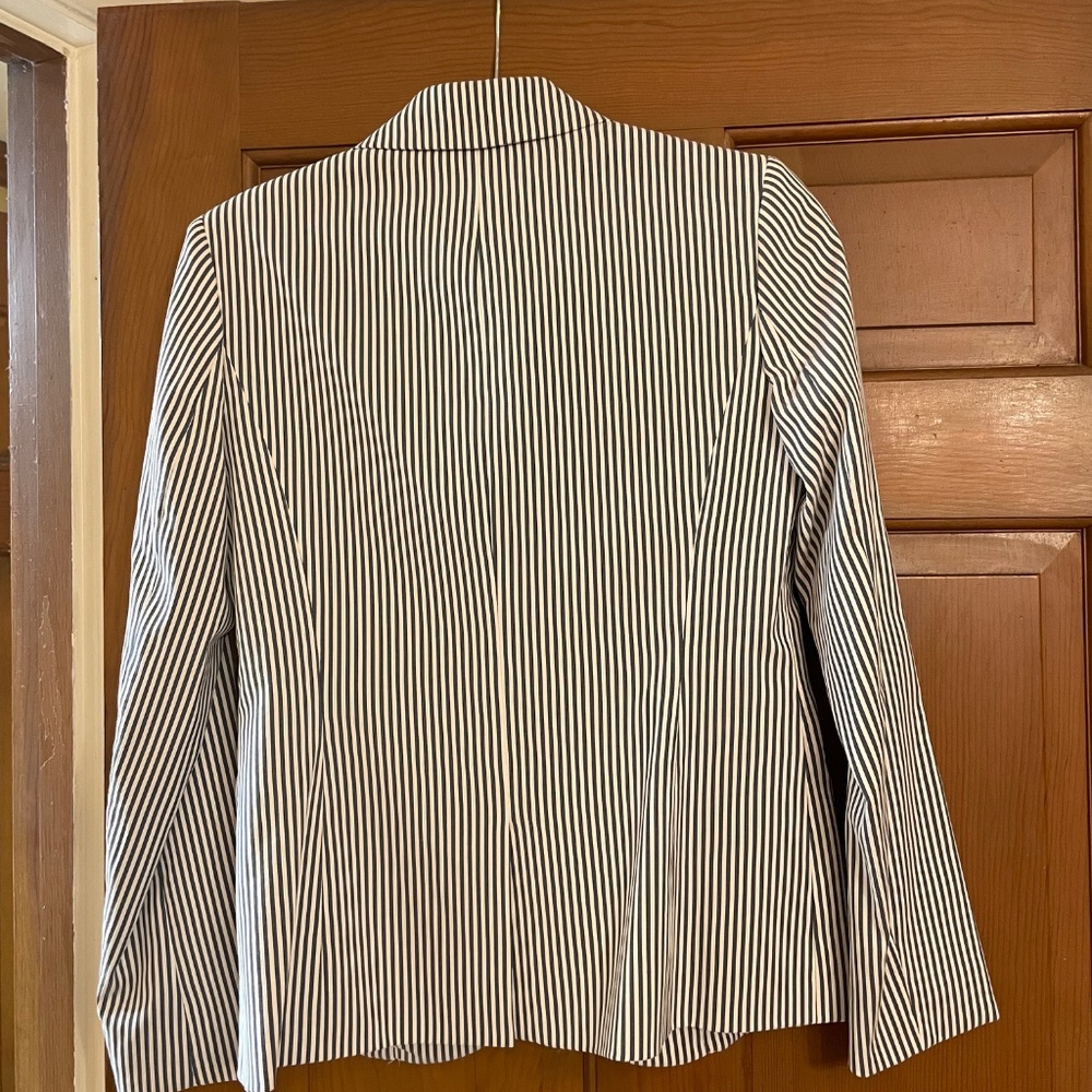 Blazer - Picture 4 of 4